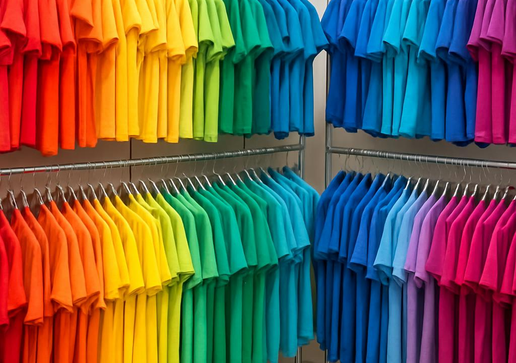 How to order wholesale clothing smartly and avoid dead stock?